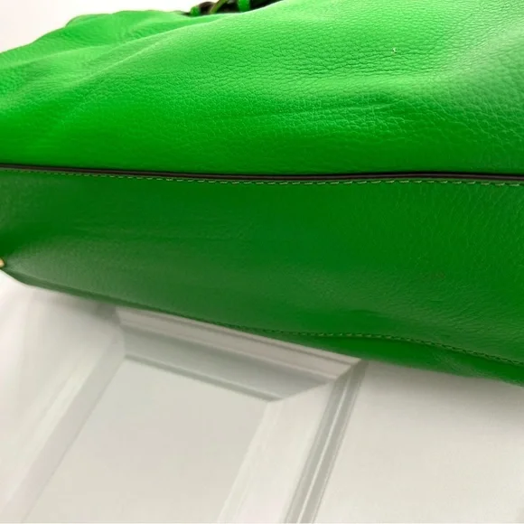 Michael Kors Green Leather purse handbag with shoulder strap and gold trim 14x10 - Picture 2 of 7